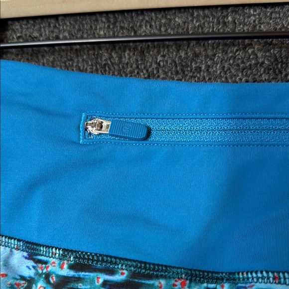 Lululemon Athletica Women's Blue Patterned Shorts, Size 4Tall - Picture 6 of 7